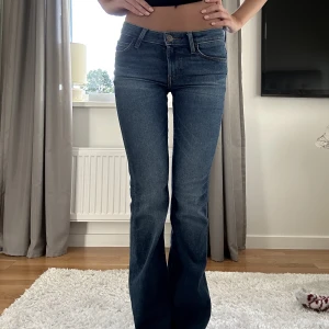 LEE lågmidjade jeans  - I nyskick! Jag är 165, midjemått 32 