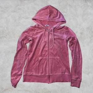 Rosa tröja - En vintage rosa tröja! Den är köpt för väldigt länge sen men är i jätte bra skick :) 