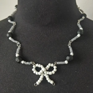 Halsband med rosett - Skriv för fri (ej spårbar) frakt 11kr🌼