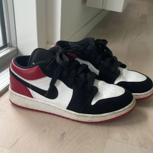 Jordan skor - Säljer nu mina Jordan skor som jag har använt en del men inte jättemycket, de är i bra skick❤️