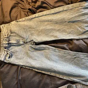 Ljusblå jeans från monki, aldrig använda då dom inte passade mig. Stl:25 