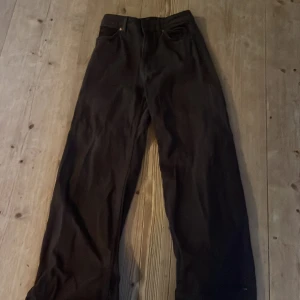 Monki jeans - Ganska använda men är nästan sprilans nya 