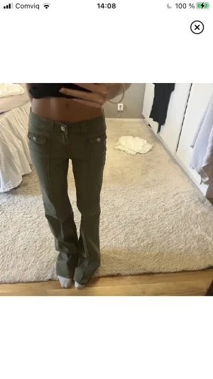Hm jeans - Helt oanvända hm jeans. Säljer då dom ej passar mig🥰 bara kontanter och möts bara upp❤️