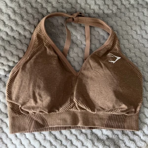 Gymshark topp - Superskön gymsharktopp, mjuk o bra skick. justerbara axelband baktill. Endast testad.  