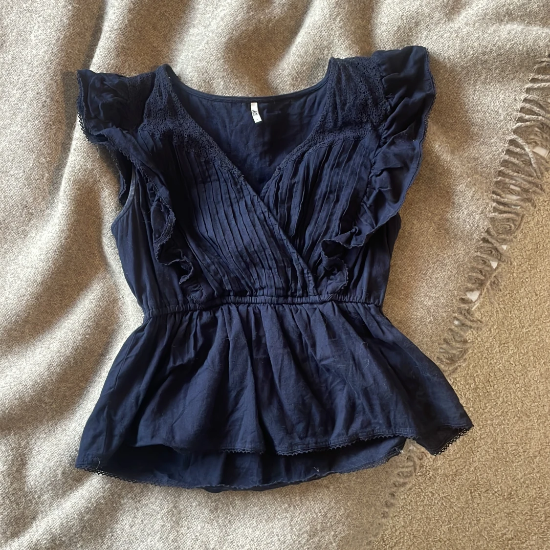 Mörkblå volangtopp 