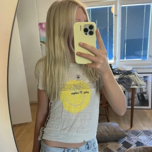 Zadig t-shirt - T-shirt från Zadig & Voltaire som är väldigt luftig och bekväm, med coola tryck💗