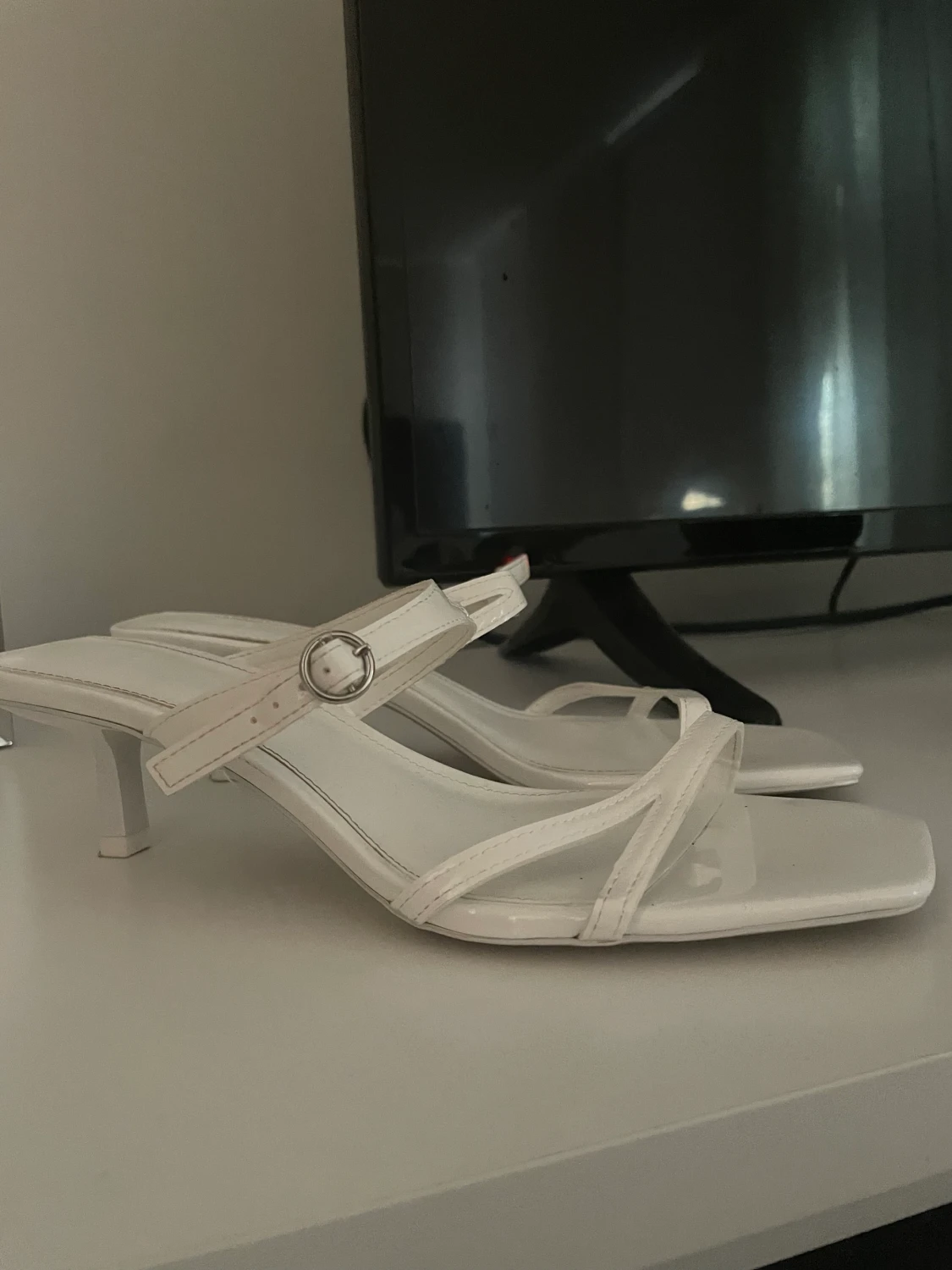 vita klackskor  - 90