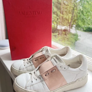 Valentino skor - Valentino skor i strl 37, kommer med skolåda - skriv om du har frågor eller vill ha fler bilder 🙌🏼