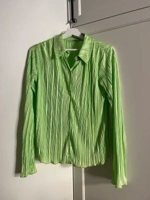 Sliky shirt Nelly.com - Never used, like new!