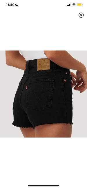 Levis ribcage shorts - Levis jeansshorts i modellen ribcage i strl W27🥰 Nypris ca 600kr❣️