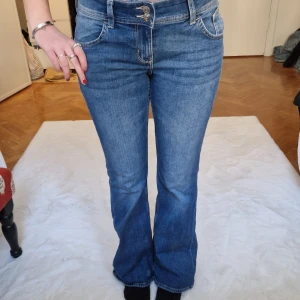 Supersnygga mörkblå jeans 💞 - Supersnygga jeans. Helt slutsålda från HM 💞