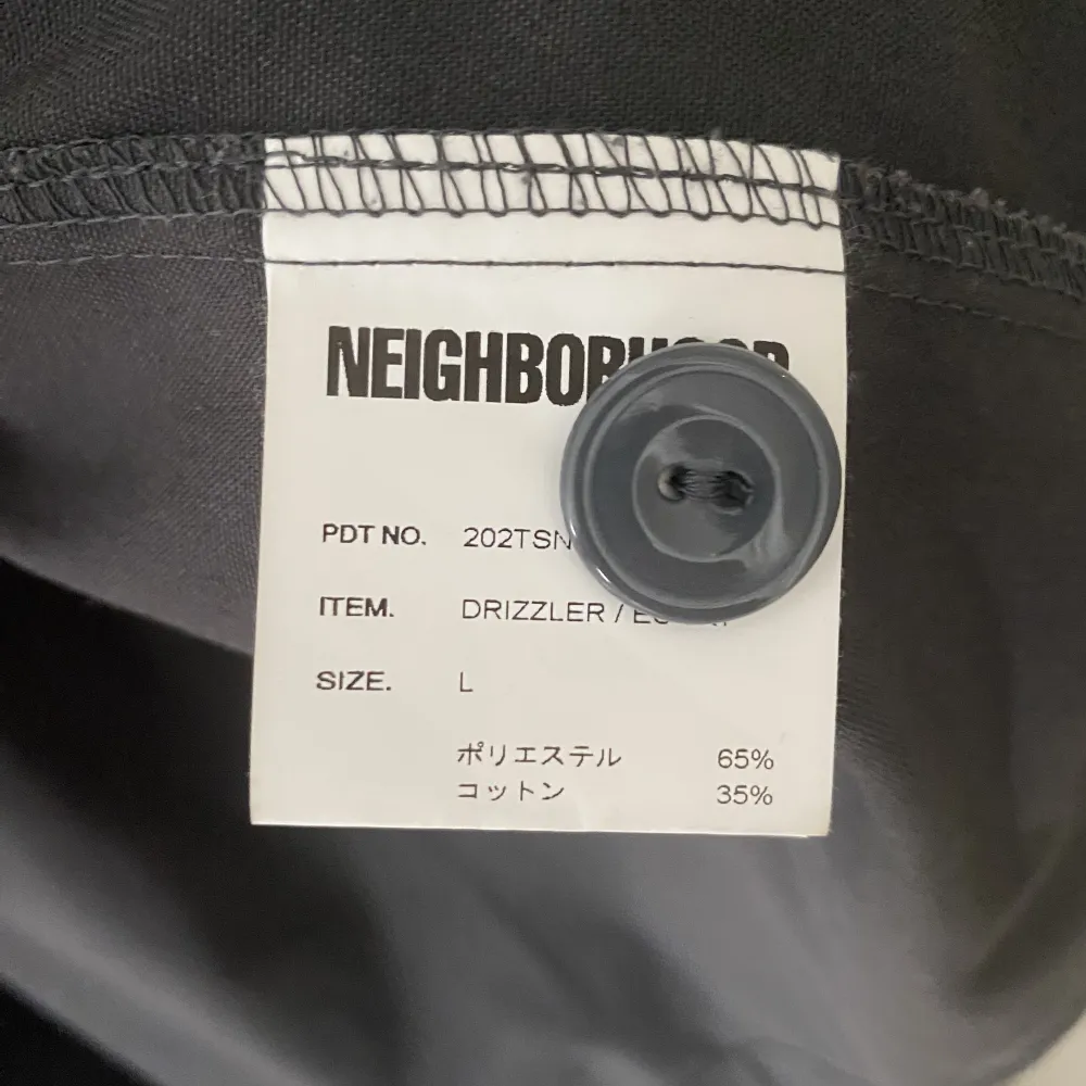 Säljer min knappt använda work jacket från Japanska streetwear märket NBHD (Neighborhood) pga att den är för liten.  Storlek: L (Japanska storlekar)  Nypris 3500kr. Jackor.