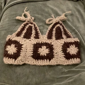 Virkad hippie top  - Bra skick, kan passa m-xl. Kan tvätts i tvättmaskin i 30 grader.