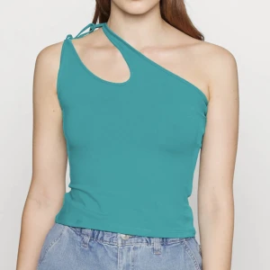 Top weekday - Super fin blå top från weekday, aldrig använd, lappar kvar