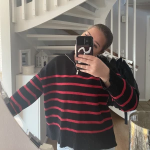 Tröja - Säljer denna mysiga tröja då den inte riktigt är min stil, den är använt ett få tal gånger så mycket got skick! Skriv vid intresse eller om ni undrar något💕💕