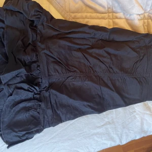 Kjol från gina tricot - Säljer min absoluta favorit kjol som blivit för liten. Superfint skick