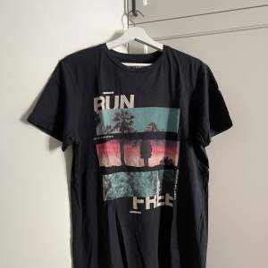 T-shirt from Jack and Jones.