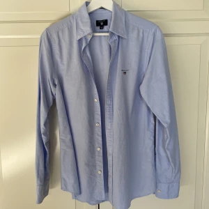 Gantskjorta  - Fin gantskjorta som knappt är använd.