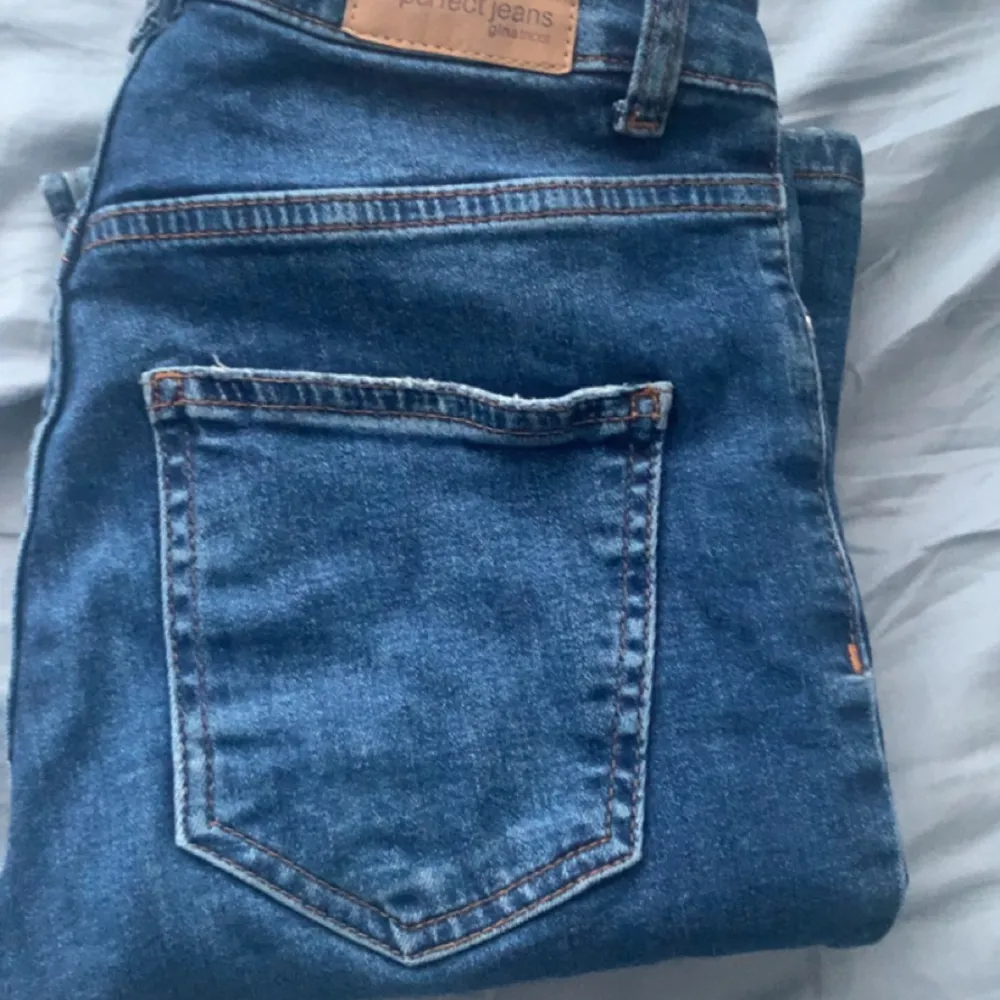 Jag har massa nya jeans så jag använder inte dessa längre!! . Jeans & Byxor.