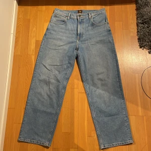 baggy lee jeans  - mycket bra skick 