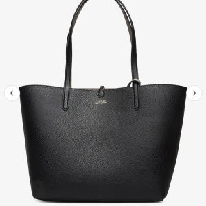 Handväska Ralph lauren - Säljer min fina väska från Ralph lauren, köpt på NK förra året och använd Max 10 gånger så i väldigt bra skick