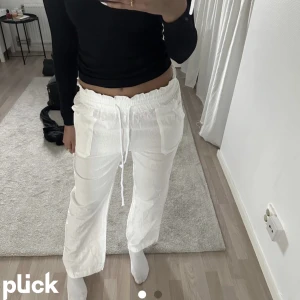 Linne byxor  - Jätte fina linne byxor som jag köpte här på plick för typ ett halvår sen men det är i jätte bra skick, typ aldrig andvänt ❤️skriv om ni undrar något eller vill ha fler bild på de (Lånad bild)