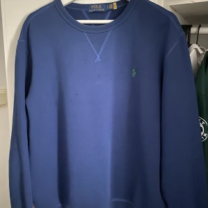 Ralp lauren - Nästintill ny Ralph lauren tröja köpt på Boozt i vintras använd 2-3 gånger, storlek L passar M/L