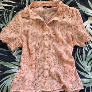 fin sommar topp - en fin blus från vero moda jag använde ett par gånger utomlands. passar jätte fint till våren och sommaren 💗