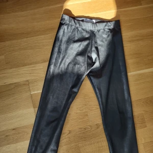 Byxor - Byxor som sitter tajt men är fortfarande jättesköna.