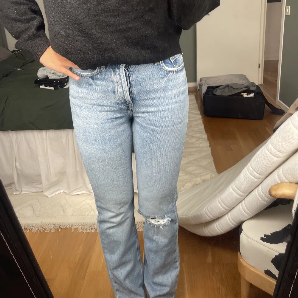 Straight jeans 🫶🏻 storlek 34 🫶🏻 jag är 170 🫶🏻 från hm. Jeans & Byxor.