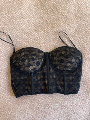 Korsett - Helt oanvänd med lapparna kvar. 