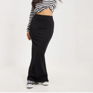 Kjol - Helt ny kjol från Nelly, aldrig använd