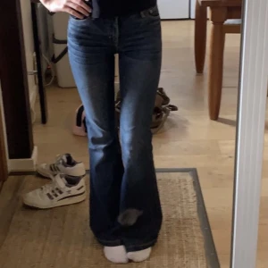 Only jeans - Jättesnygga jeans från ONLY, säljer då jag redan har massa jeans💓 Köpta i butik för 430kr och kan sälja för 200 vid snabb affär🙏 I superbra skick! 