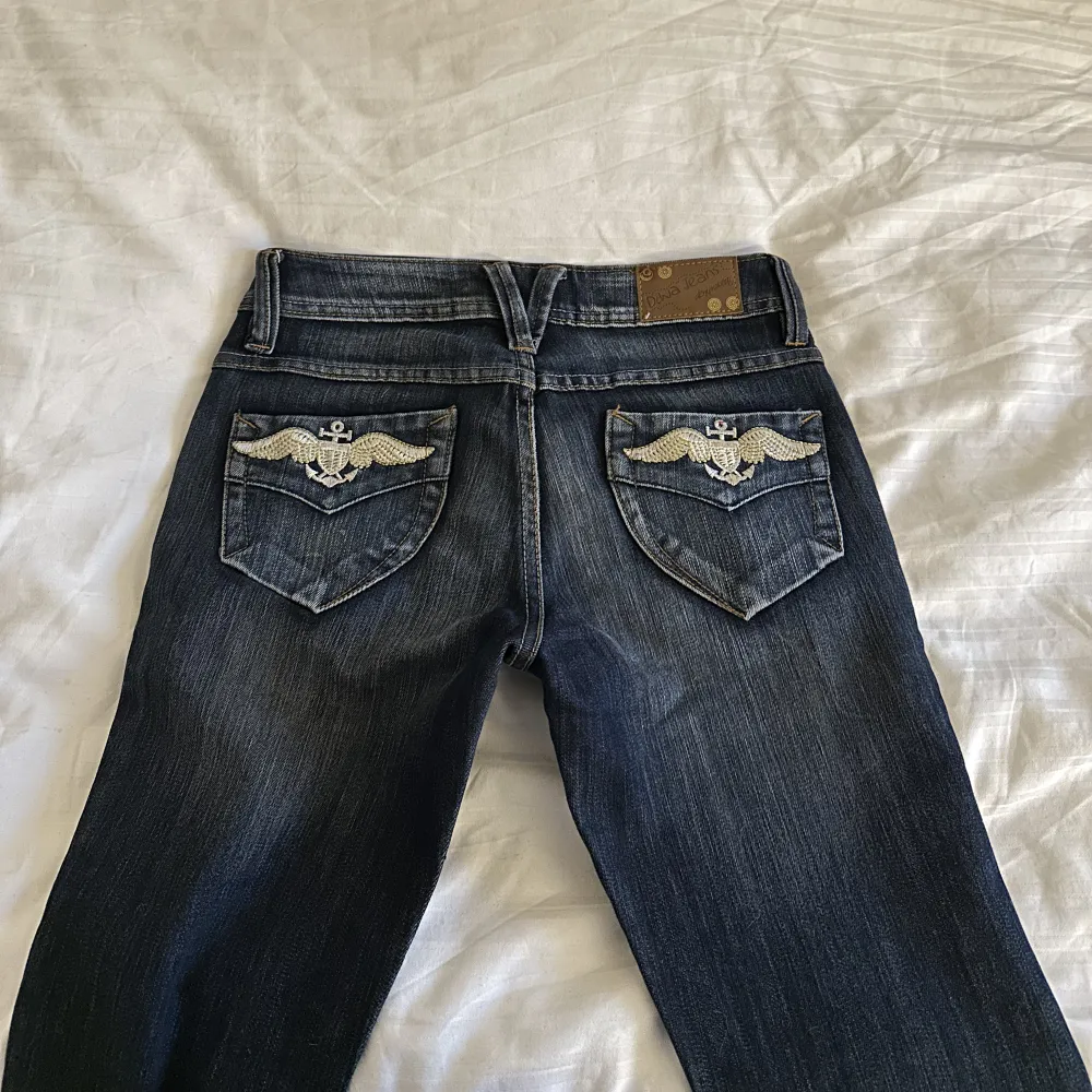 Lågmidjade bootcut jeans från Diwa 💕 midja: 80cm o innerben: 84cm, Jae 163. Jeans & Byxor.