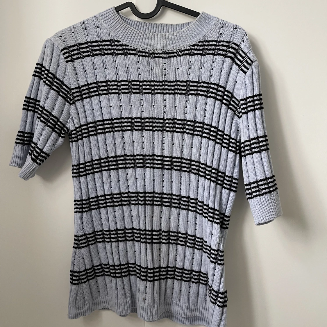 Stickad T-shirt från Sand