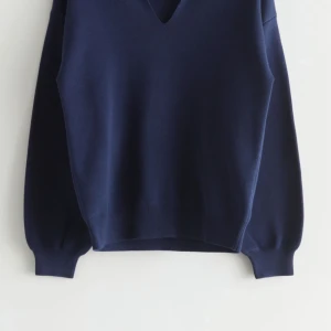 Stickad tröja - Säljer denna superfina då den tyvärr inte kommer till användning hos mig😢  Köpt för någon månad sen, aldrig använd! Köpte den för 700 kr från HM men märket är & Other Stories