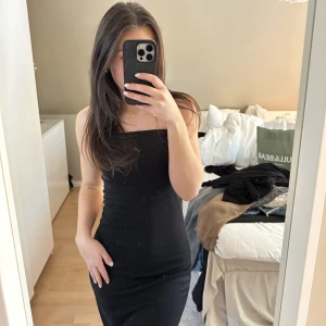Klänning  - Supersnygg svart tight tubklänning😍💕