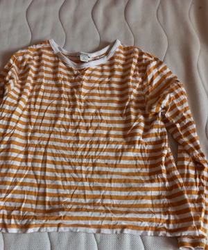 Tröja - Randig tröja från Monki.