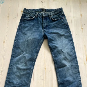 Neuw jeans (nya) - Säljer ett par nya neuw jeans ray straight. Har bara testat dom. 