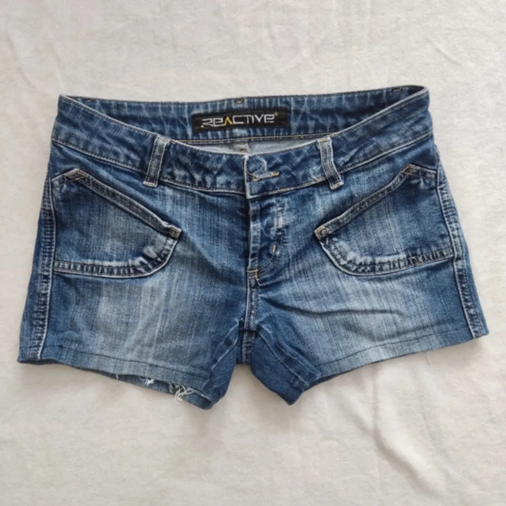 Super super fina jeansshorts!💕 aldrig använda för de var för små!💓 passar nog någon som brukar ha storlek XS! Perfekt nu till sommarn💖. Jeans & Byxor.