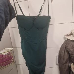 Sexig "breakup but sexy" klänning - Vill du göra exet svartsjuk? Då är denna klänning perfekt! Anvönd en gång och ja..det funkade!