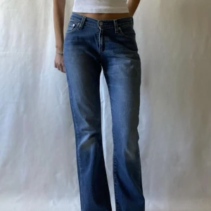 Jeans - Supersnygga vintage bootcut Levi’s i modellen 750! W27 L32 Midja: 34cm Innerben: 74cm