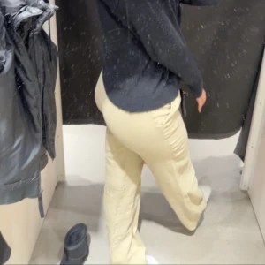 Linnebyxor  - Säljer mina nya linnebyxor från LXA , de är inte använda någon gång, prislappen finns kvar på de. Köpte de för ca 3 månader sen å säljer nu för de inte passar mig längre.  Hör av er om ni undrar något💞