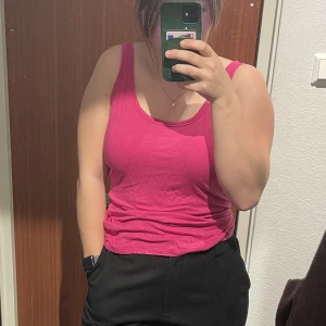 Färgat linne - Superfint linne i rosa i storlek s. Finns fler likadana i olika färger på min sida. 