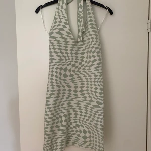 Klänning  - Från Gina Tricot, endas använd en gång, säljer då den blivit för liten för mig