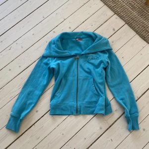 Puma zip-up - Rare puma zip-up från 2000-2010 som inte finns i butik längre, köpte secondhand för 600, säljer för 200