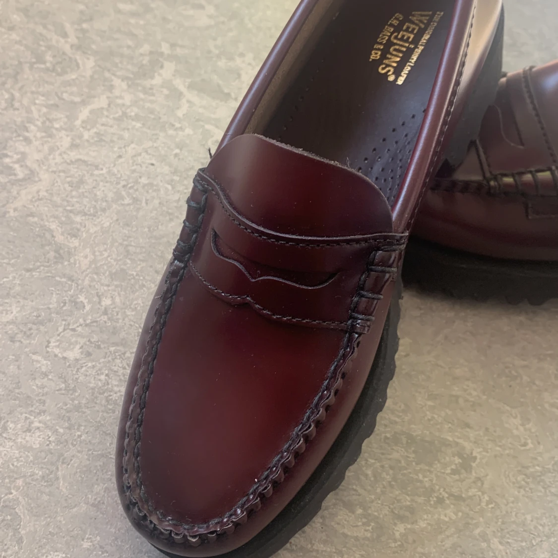 Vinröda loafers  - 90