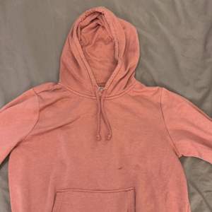 Vanlig rosa hoodie jätte skön välanvänd men bra skick 