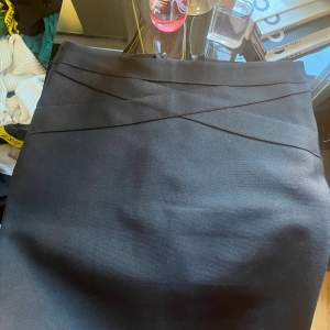 Kort taight kjol (använd 1 gång)  