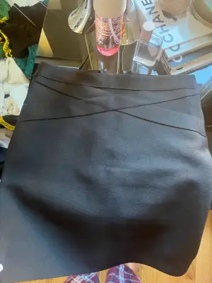 Kort taight kjol (använd 1 gång)  